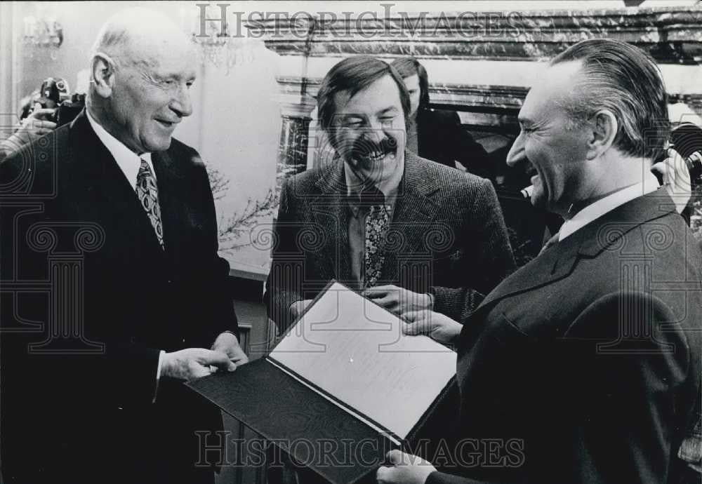 1973 Press Photo West German Minister Egon Bahr Freda-Wusthoff Prize Wusthoff - Historic Images