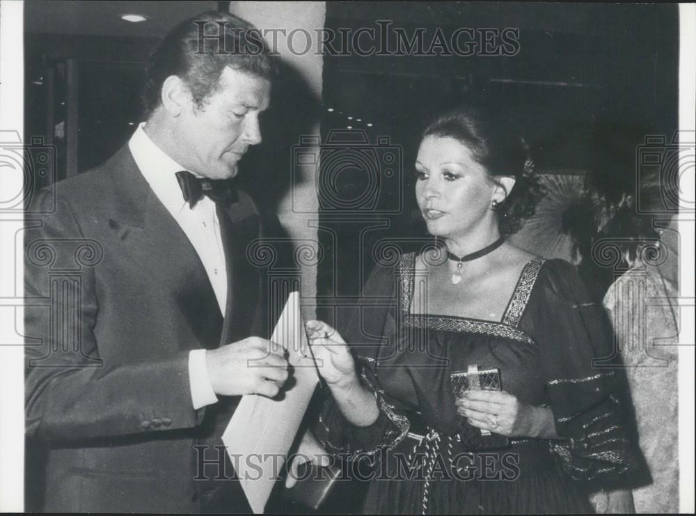Press Photo Roger Moore Actor Wife Luisa Attend International Variety Club - Historic Images