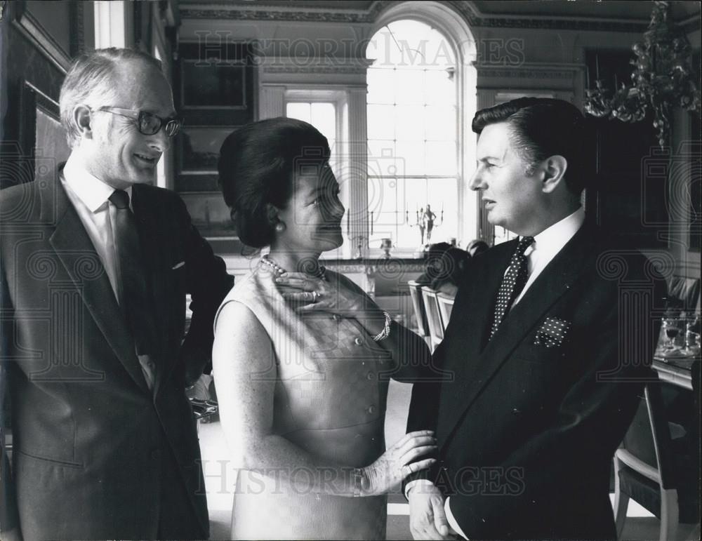 1967 Press Photo Barry Wreland Duke Duchess Bedford Stolen Antique Jewellery - Historic Images