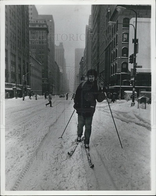 1978 Press Photo 5th Avenue and 42sn Street with Skier in Snow Storm - Historic Images