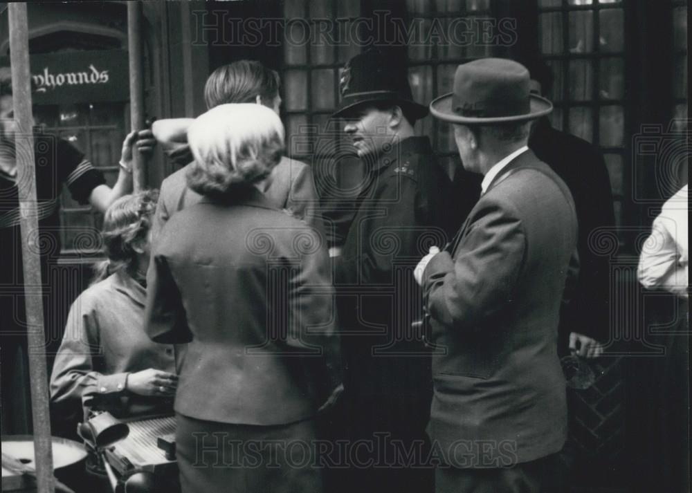 1957 Press Photo Skiffle Player John Pilgrim Weds Alberta Maclauren - Historic Images