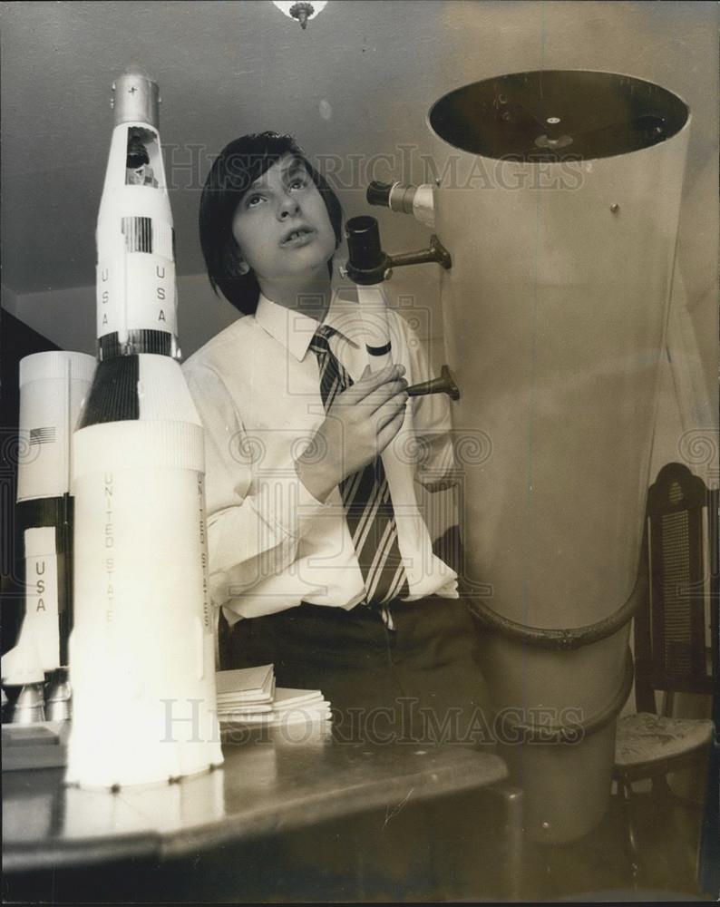 1971 Press Photo Simon Cooper Youngest Member British Astronomical Association - Historic Images