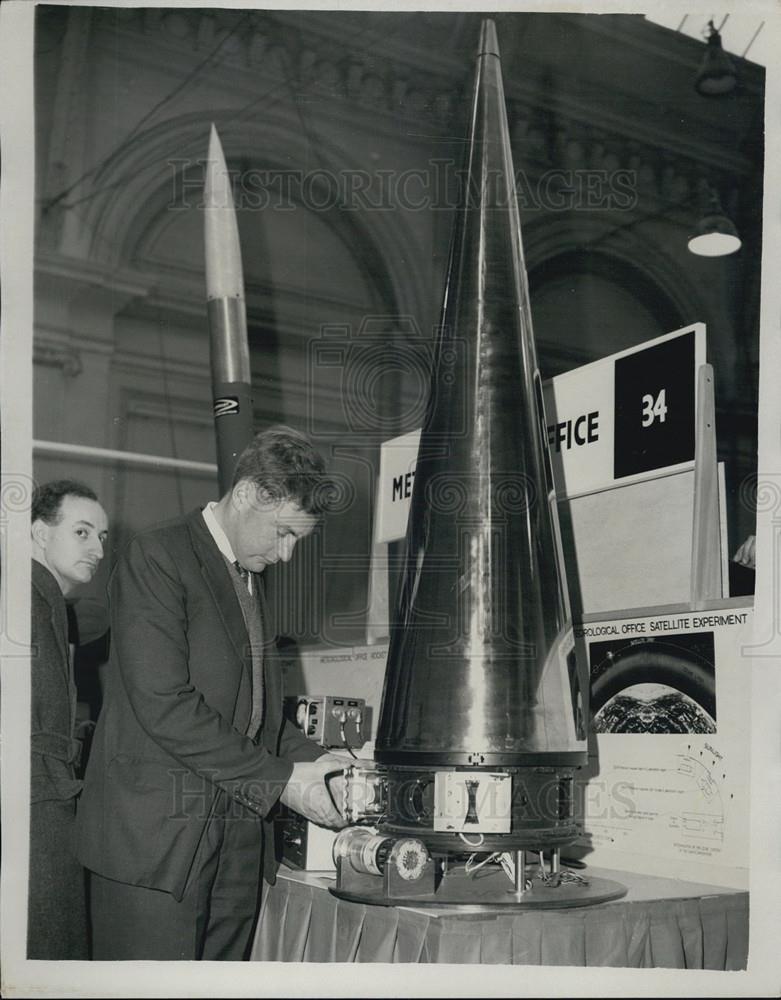 1962 Press Photo Royal Horticultural Hall Westminster Physical Society Exhibit - Historic Images