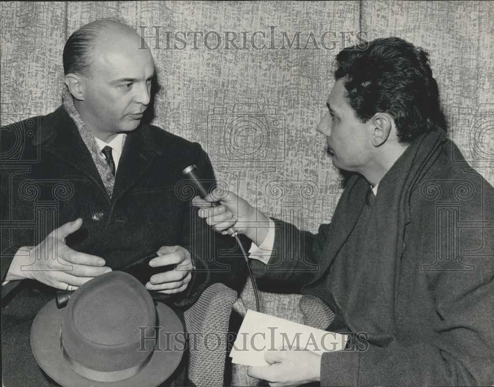 1964 Press Photo French Biologist, M. Gaston Naessens - Historic Images