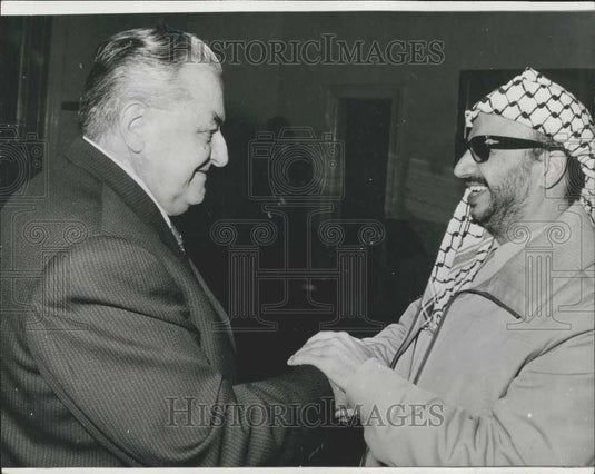 1974 Press Photo Palestinian Yasser Arafat & Hungarian Sandor Harmati - Historic Images