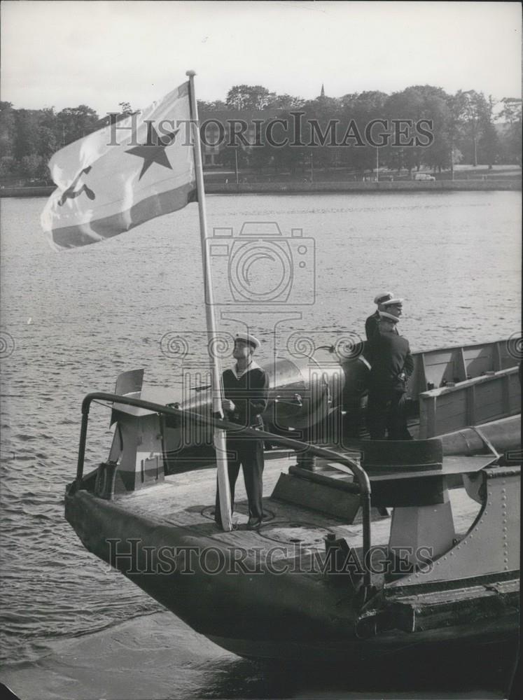 1955 Press Photo Ship, Soviet Flag - Historic Images