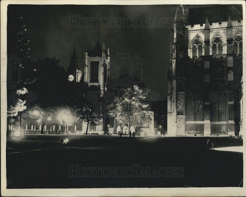 Press Photo St. Margarets in London, with Big Ben on left - Historic Images
