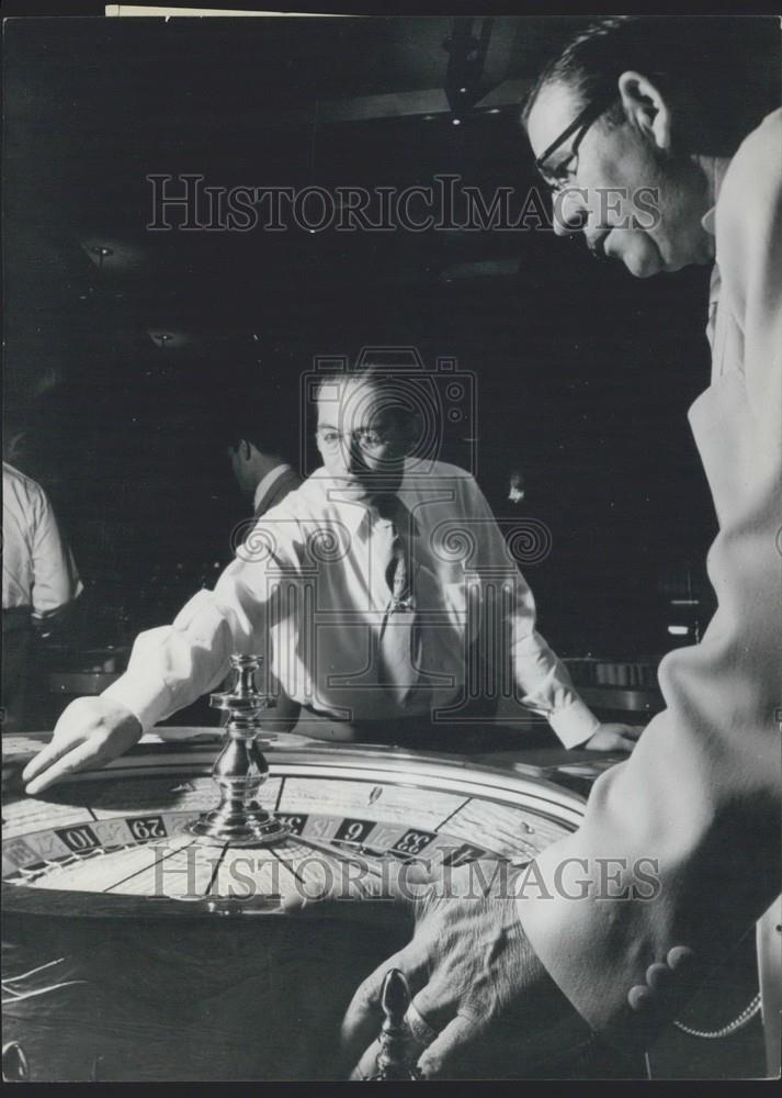 Press Photo Roulette Wheels spin in las Vegas - Historic Images