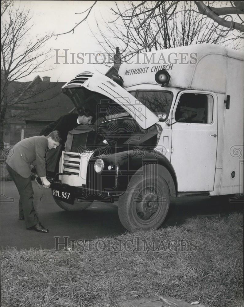 Press Photo Methodist Church Caravan - Historic Images