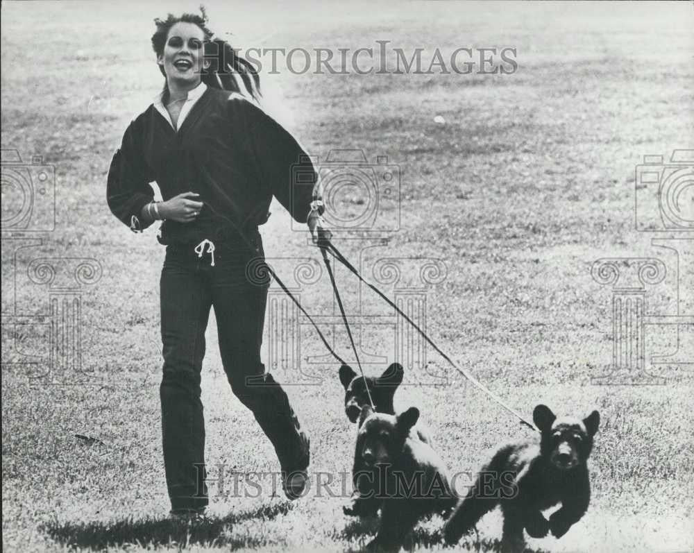 Press Photo Goldilocks and the Three Bears - Historic Images