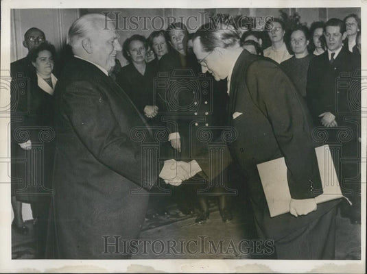 1953 Press Photo "Father Wilhelm Pieck celebrates his 77th birthday - Historic Images