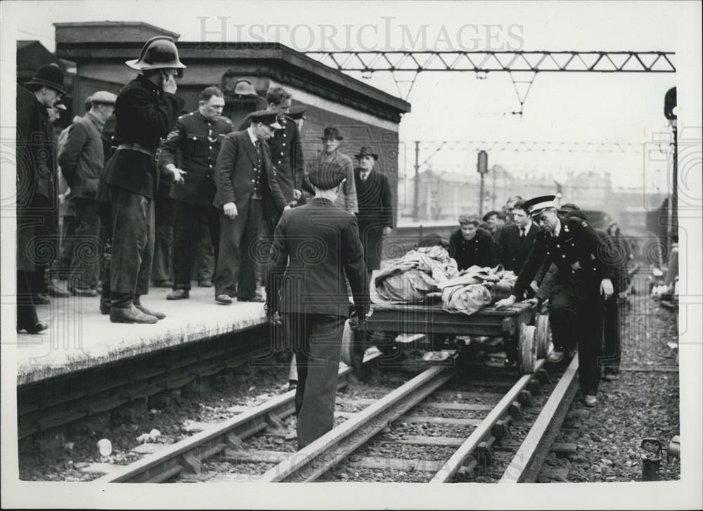 1953 Press Photo Nine Dead in Central Line Tube Disaster - Historic Images