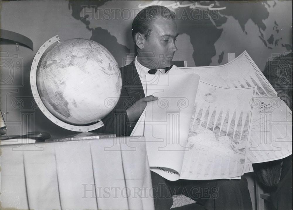 1959 Press Photo Frankfurt Book Fair, Do It Yourself Globe - Historic Images