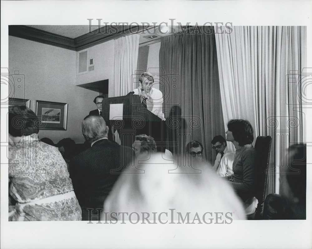 1977 Press Photo Presidential Press Secretary Jody Powell - Historic Images