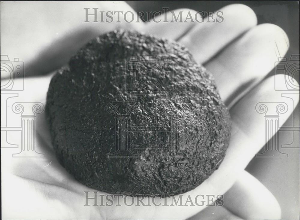 Press Photo oldest and smallest bread of Europe - Historic Images