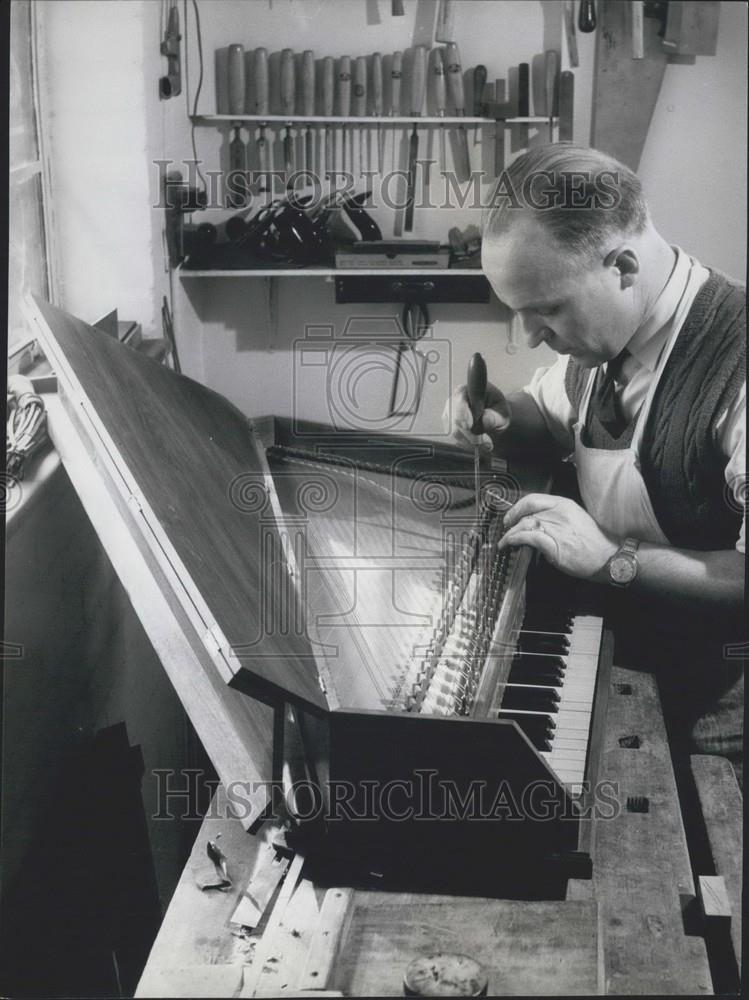 Press Photo Manufacturing Of A Spinet By Hand In London Factory - Historic Images