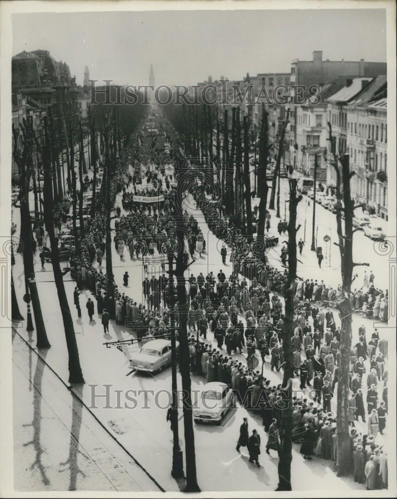 1955 Press Photo Catholics, Antwerp Parade - Historic Images