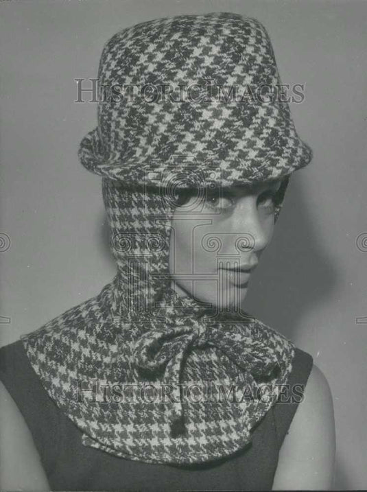 Press Photo Mesdames, Vous Serez "Sherlock Holmes" Cet Hiver Avec Ce Ravissant - Historic Images