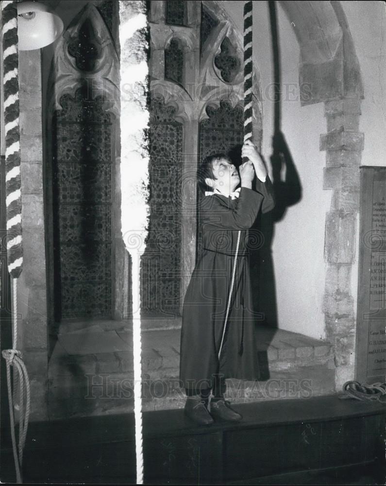 Press Photo Laurence rings one of the bells in the tower at church - Historic Images