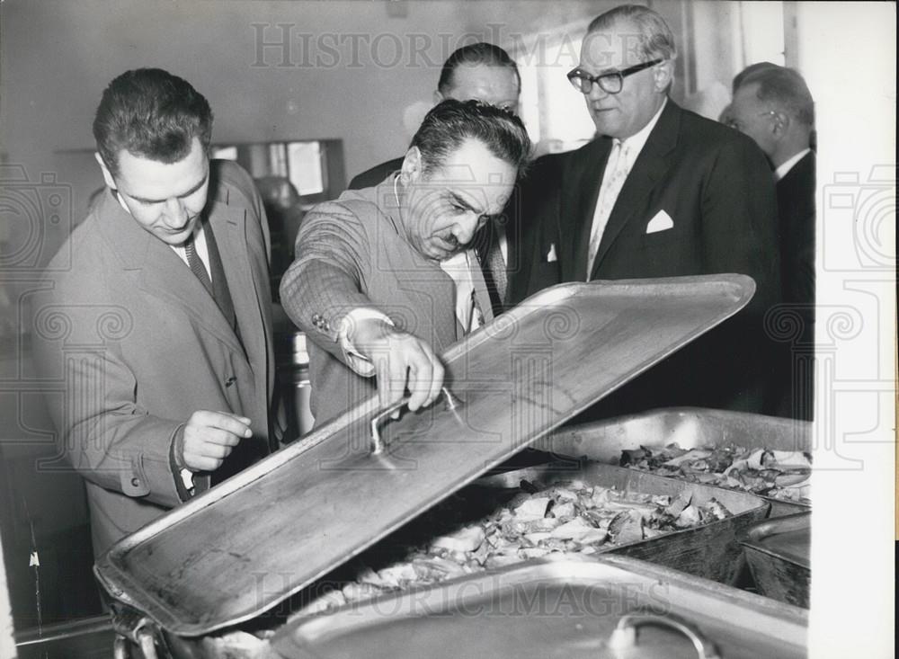 1958 Press Photo Mercedes-factory in Sindelfing Meat Pot Canteen - Historic Images