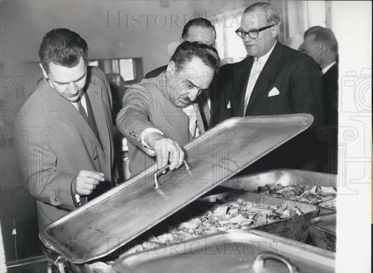 1958 Press Photo Mercedes-factory in Sindelfing Meat Pot Canteen - Historic Images