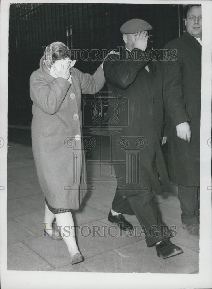 1958 Press Photo Barbara Baker &amp; her father on way from police station - Historic Images