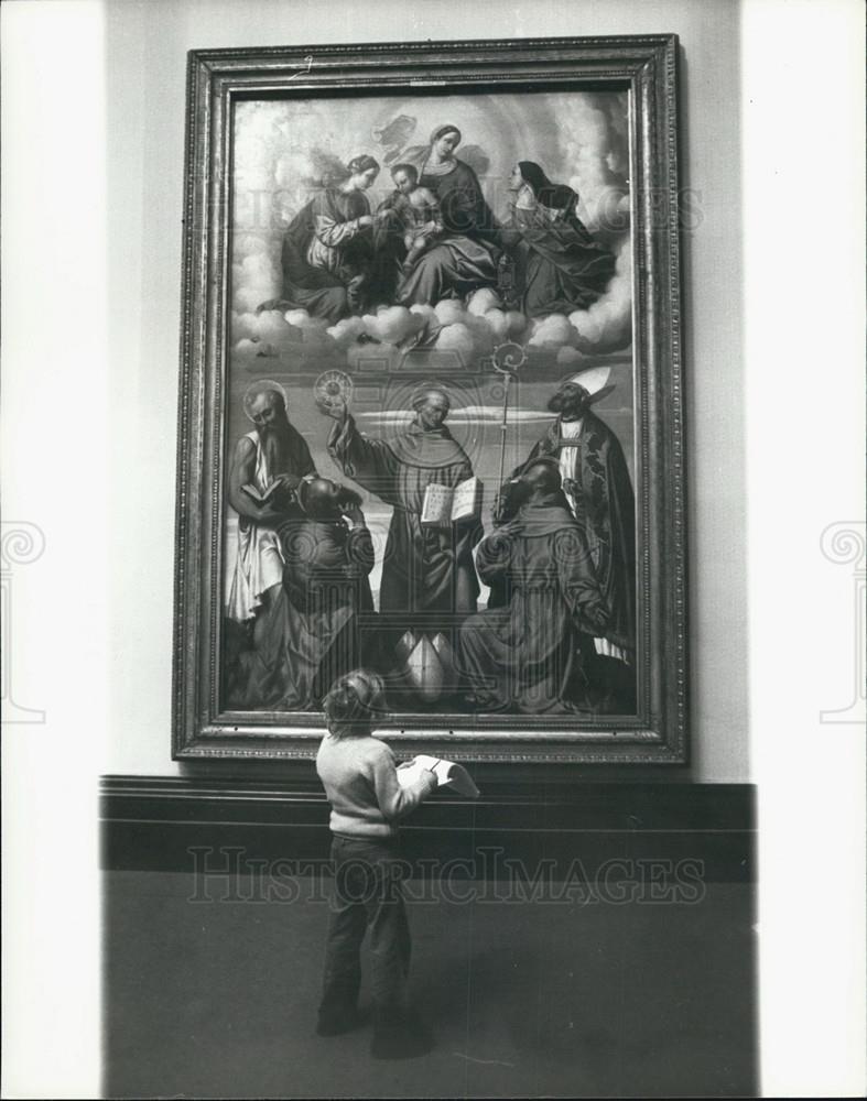 1974 Press Photo Edith Neville Primary School Students Studies Painting Morette - Historic Images