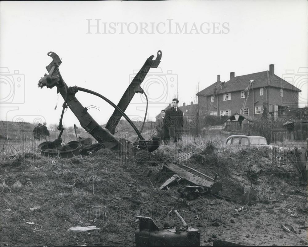 1962 Press Photo Peroxide Blast Injures 30; Homes &quot;Blitzed&quot; By Debri - Historic Images