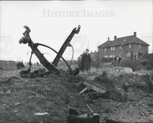 1962 Press Photo Peroxide Blast Injures 30; Homes "Blitzed" By Debri - Historic Images
