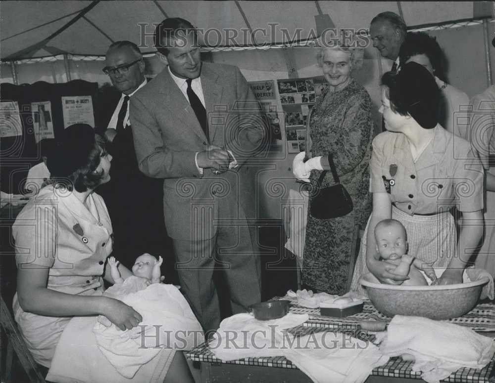 1965 Press Photo Prince Philip, Duke Of Edinburgh,Gillian Bettinson,Dena Andrews - Historic Images