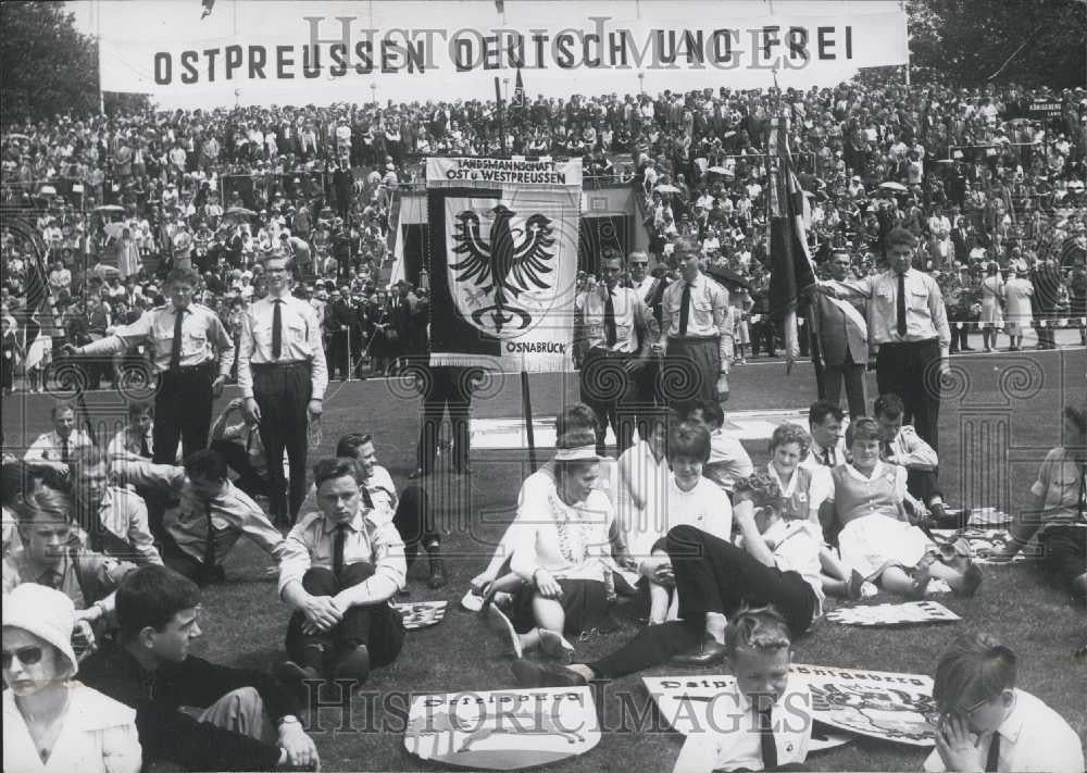 Press Photo Great Meeting of East Prussian Men in Dusseldorf - Historic Images