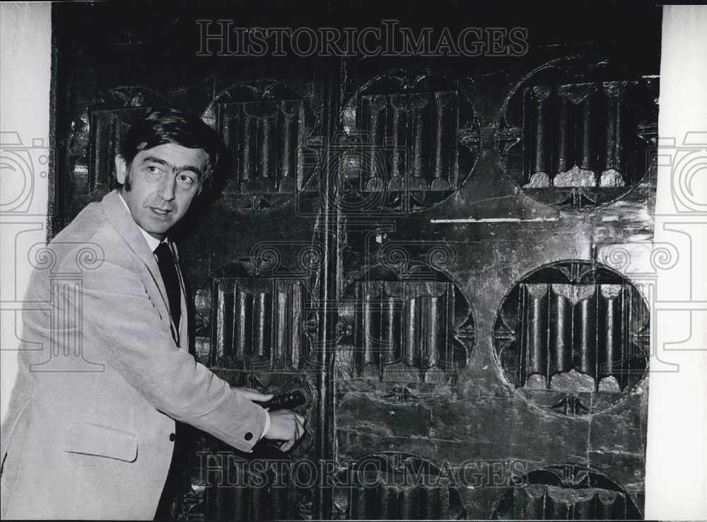 Press Photo German ex-actor Siegfried Munz has become a priest - Historic Images
