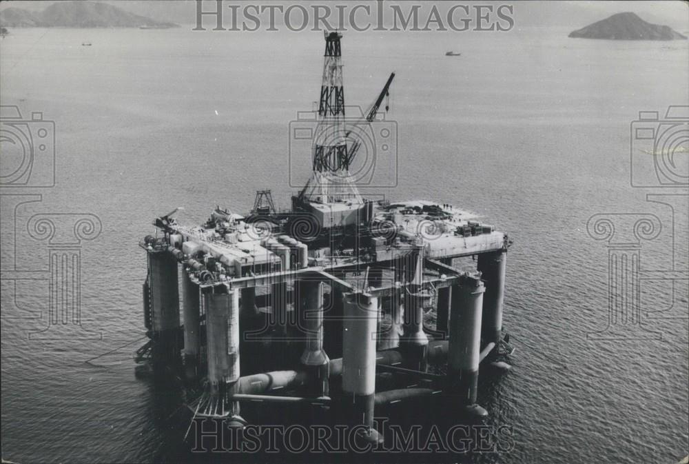 Press Photo Japan&#39;s world&#39;s largest oil drilling platform - Historic Images