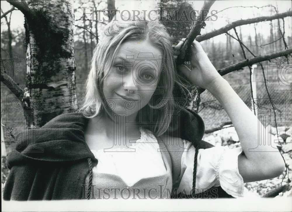 Press Photo Actress &quot;Tammy&quot; Ustinov In &quot;The Devil&#39;s Touch&quot; - Historic Images