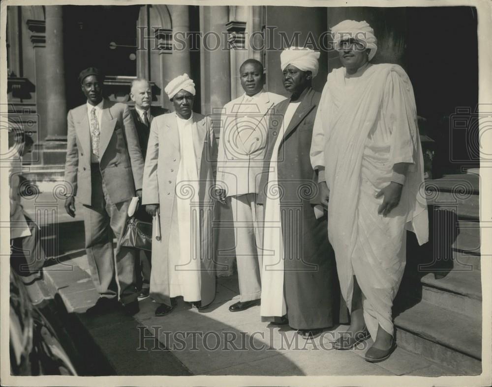 1958 Press Photo Sudanese MP&#39;s &amp; Local Government Officials In London - Historic Images