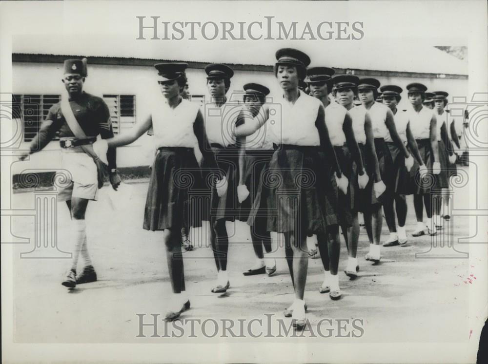 1964 Press Photo Kumasi women traffic - Historic Images