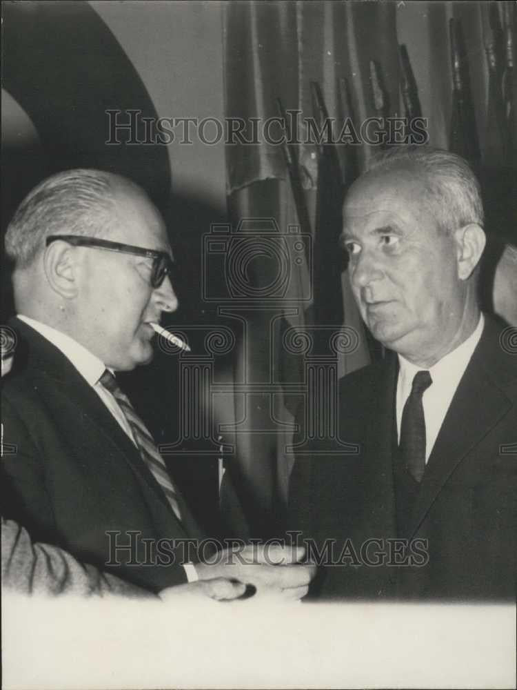 Press Photo Guy Mollet and Gaston Defferre - Historic Images