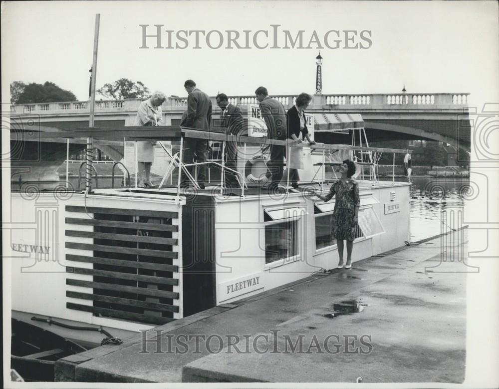 1961 Press Photo New floating &quot;Home&quot; on display - Historic Images