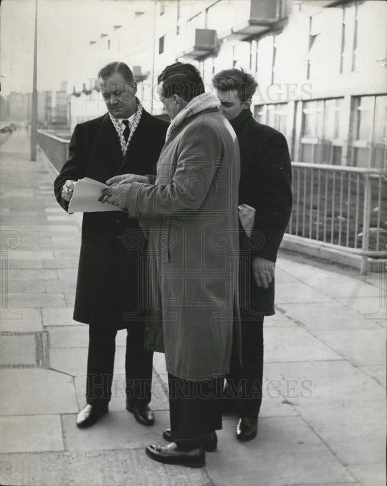 1964 Press Photo Detective Superintendent Jim Axon - Historic Images