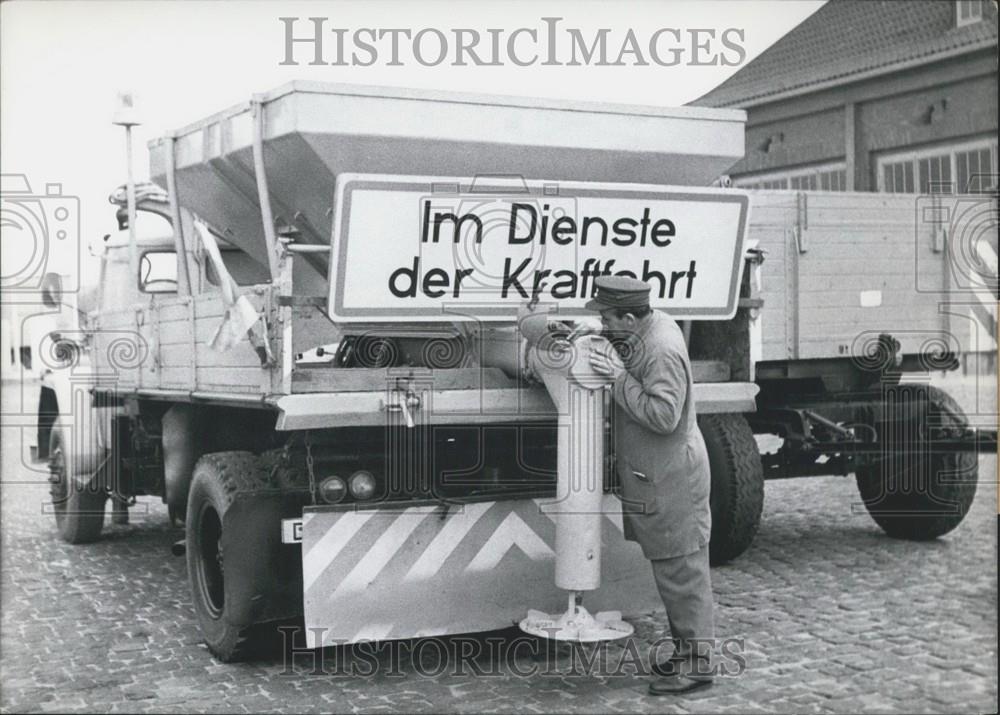 1964 Press Photo German Autobahn Snow Ice Vehicles - Historic Images