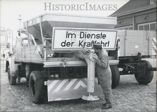 1964 Press Photo German Autobahn Snow Ice Vehicles - Historic Images