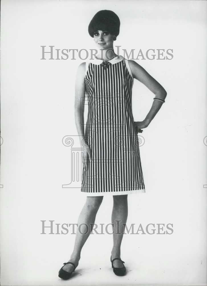 1966 Press Photo Ready-To-Wear Dresses on show - Historic Images