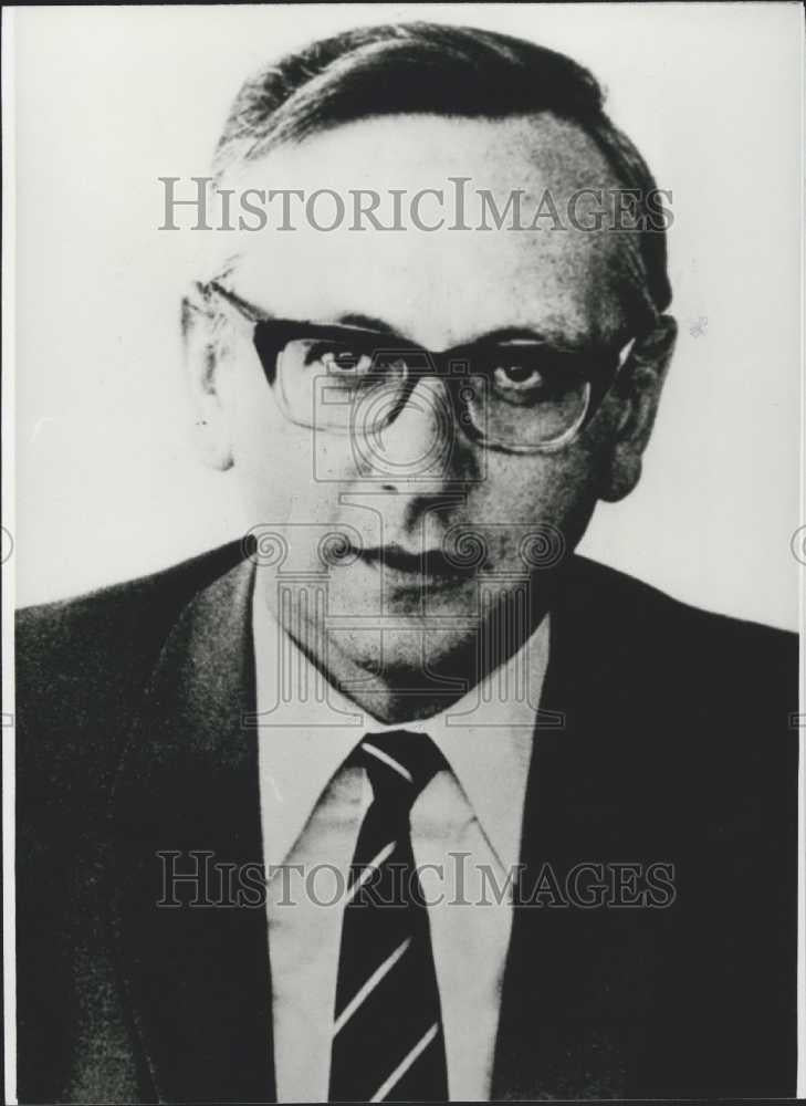 1981 Press Photo Klaus Bolling Secretary of State Changes from Bonn - Historic Images