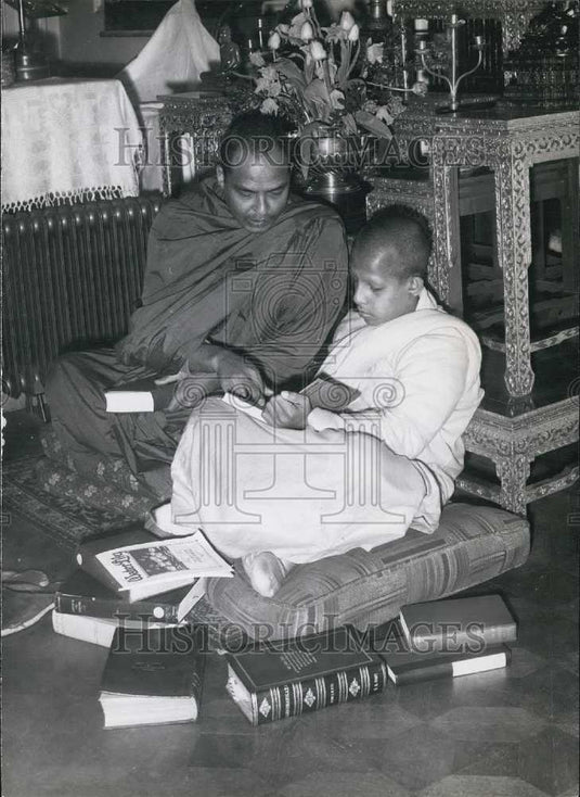 Press Photo Thwe boy priest is assisted in his sudio of the English language - Historic Images