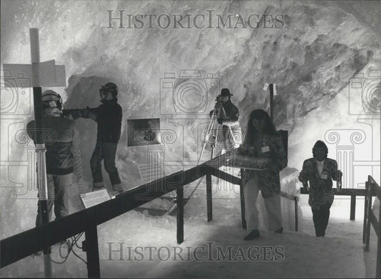 1990 Press Photo Exhibition Switzerland Glaciers - Historic Images