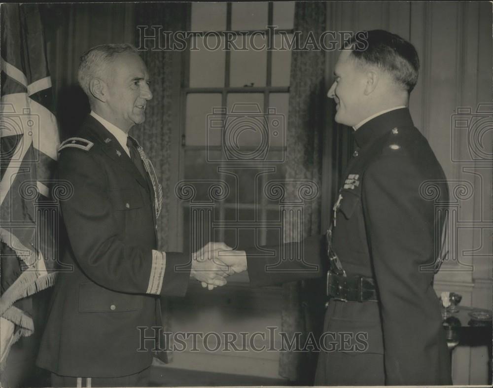 1954 Press Photo Col A.M. Man, DSO, OBE, Receives The Legion Of Merit - Historic Images