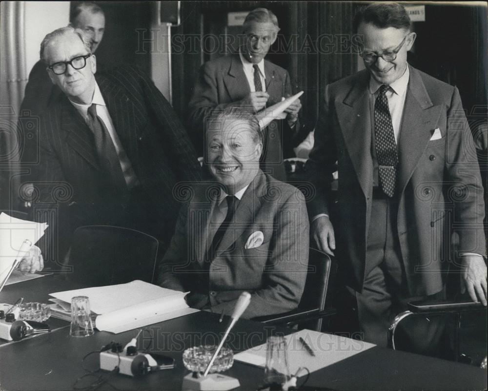 1962 Press Photo Heath All Smiles At Deadlock Talks - Historic Images