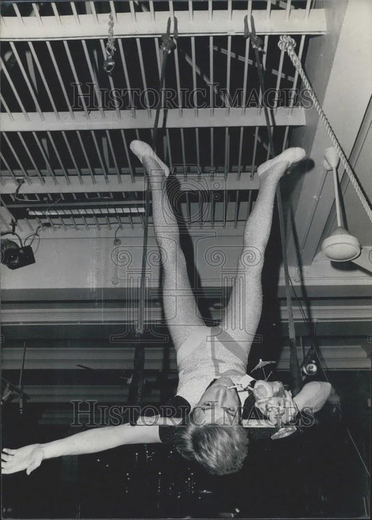 Press Photo Cafe Encore In London's West End - Historic Images
