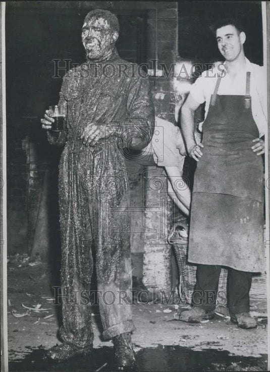 Press Photo Terry Brown,completes a ritual and is fully fiedged cooper. - Historic Images