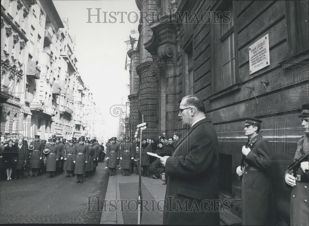 1969 Press Photo Plaque Unveiled In Budapest In Honour Of Laszlo Rajk - Historic Images